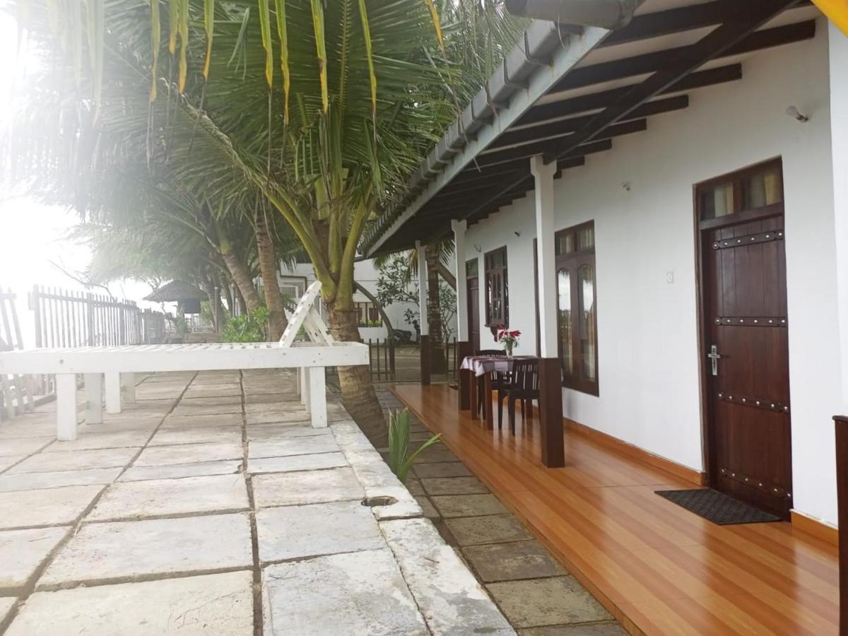 Hotel Rainbow Surf Beach Koggala Esterno foto