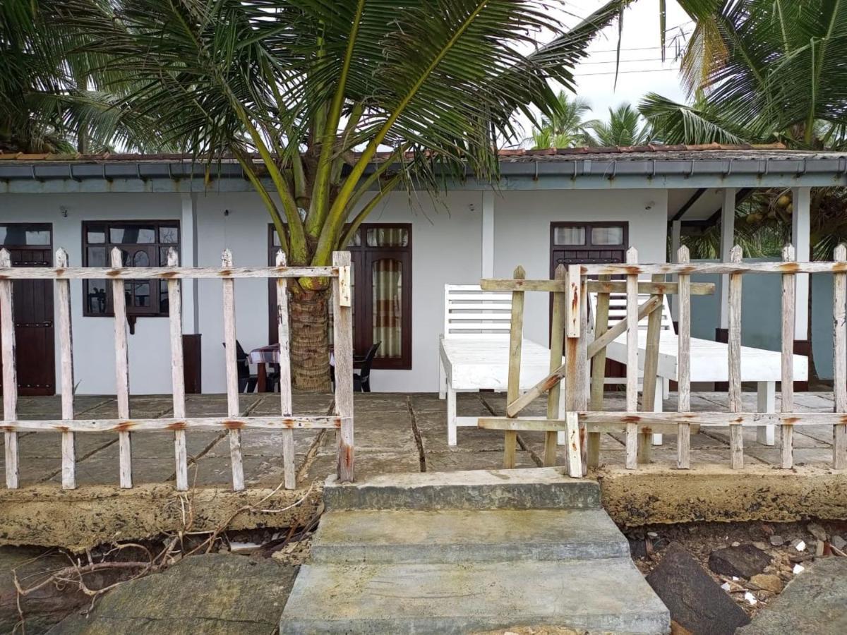 Hotel Rainbow Surf Beach Koggala Esterno foto