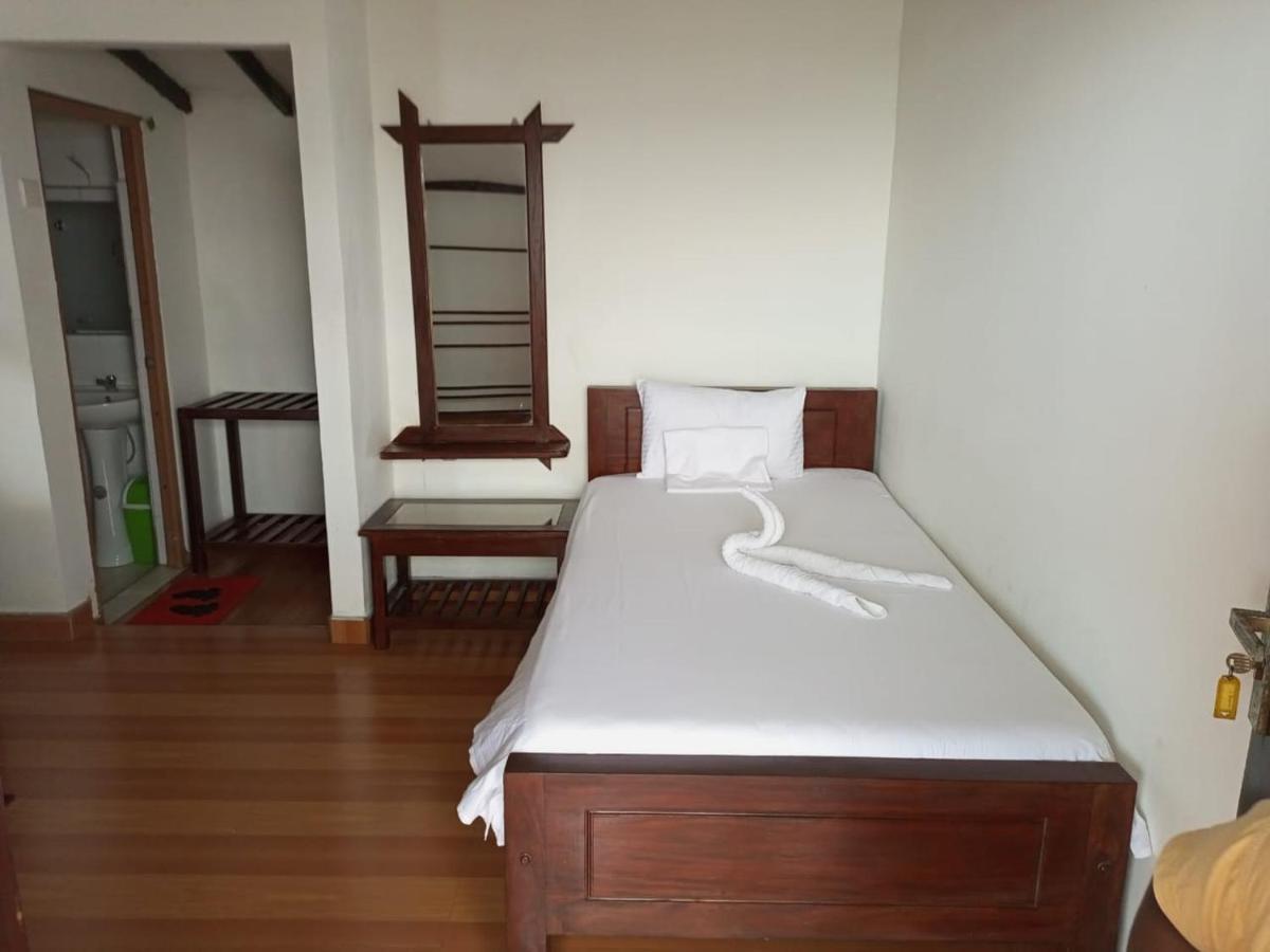 Hotel Rainbow Surf Beach Koggala Esterno foto