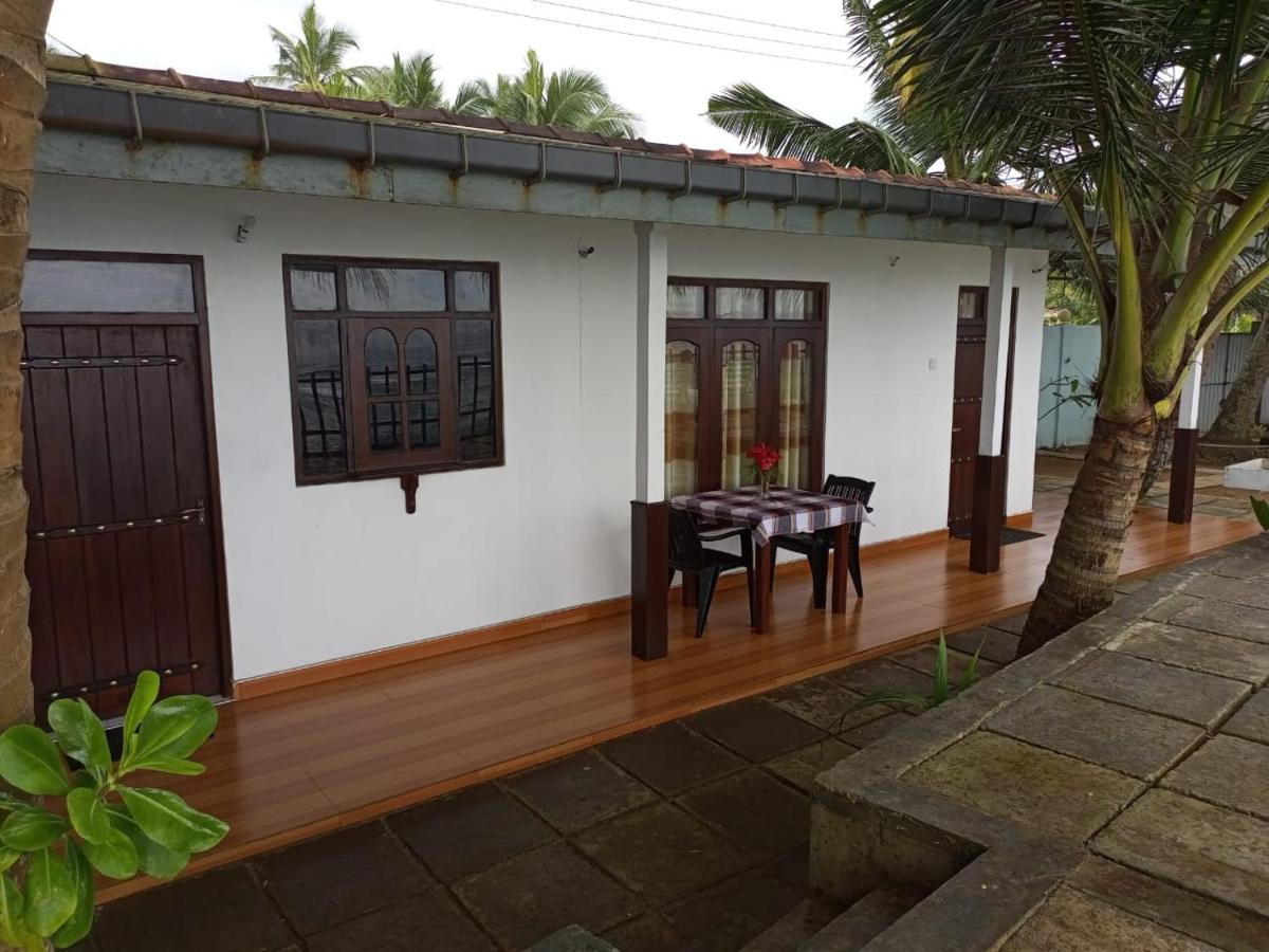 Hotel Rainbow Surf Beach Koggala Esterno foto