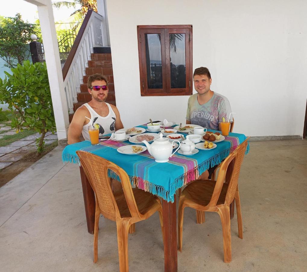 Hotel Rainbow Surf Beach Koggala Esterno foto
