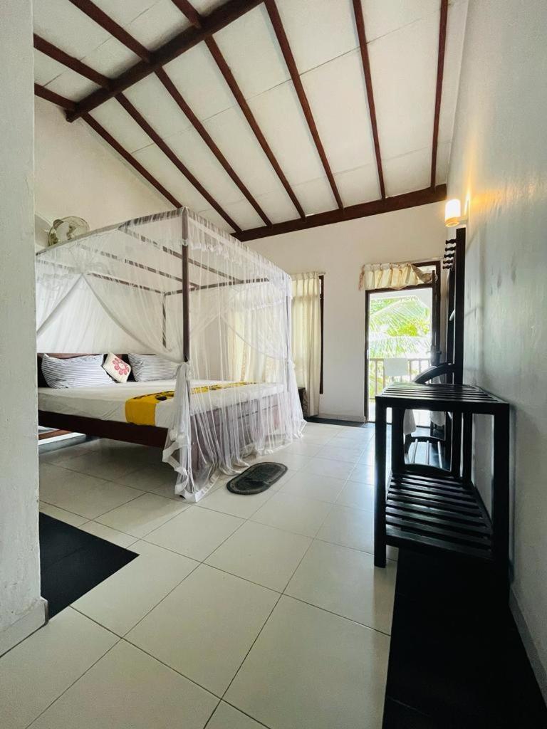 Hotel Rainbow Surf Beach Koggala Esterno foto