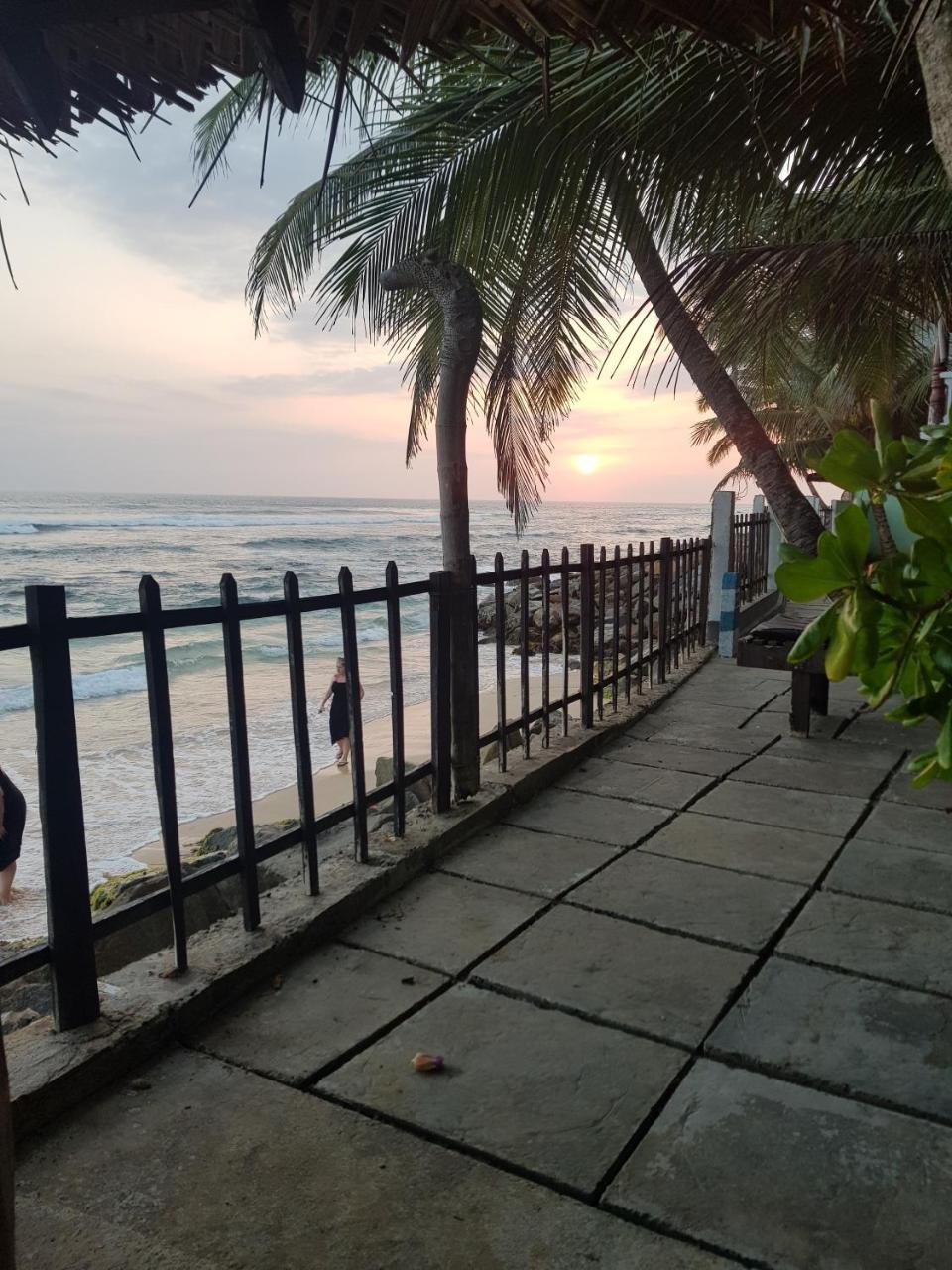 Hotel Rainbow Surf Beach Koggala Esterno foto