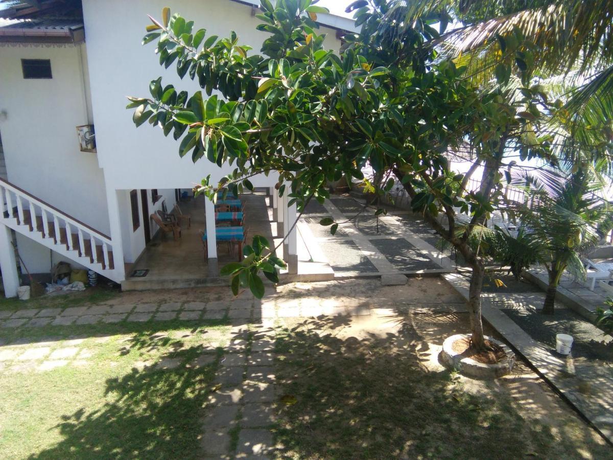 Hotel Rainbow Surf Beach Koggala Esterno foto